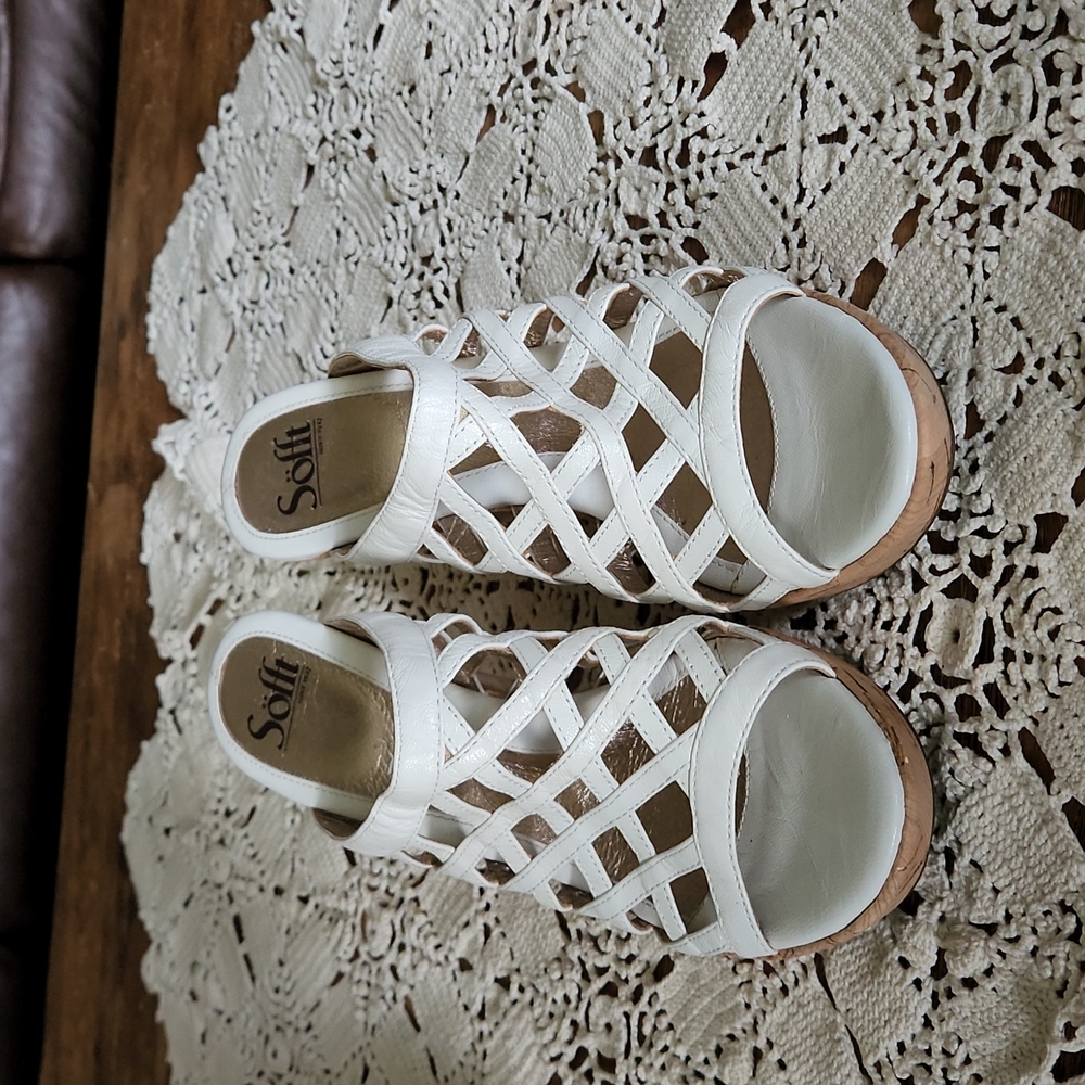 Scoff sandles